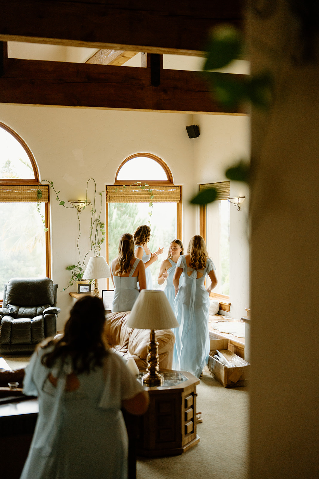 bridesmaids get ready for wedding in San Luis Obispo CA, photography by Cobblestone