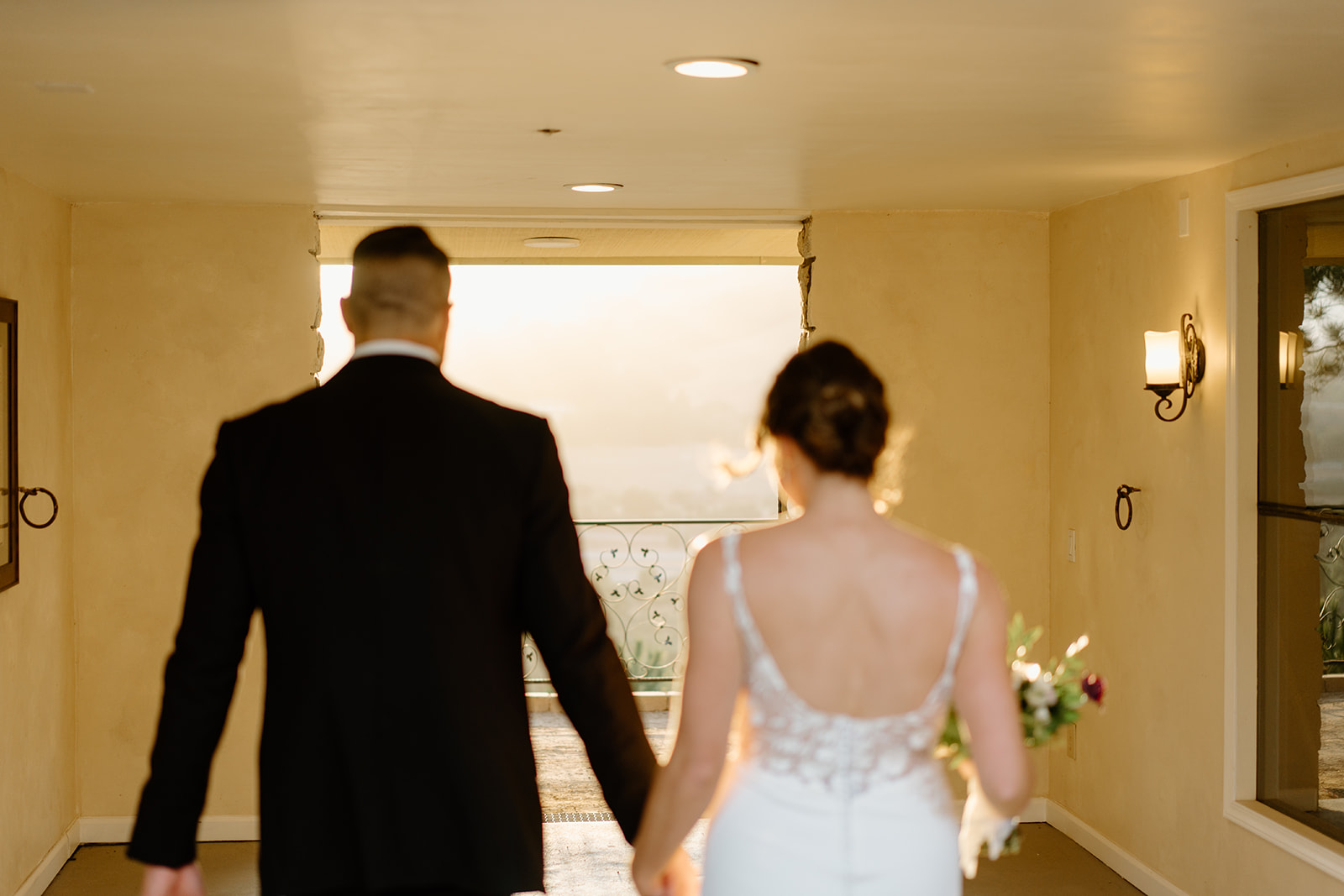 bride and groom on the balcony wedding in San Luis Obispo CA, photography by Cobblestone